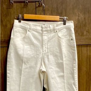 White jeans size 6 Basic Edition classic fit